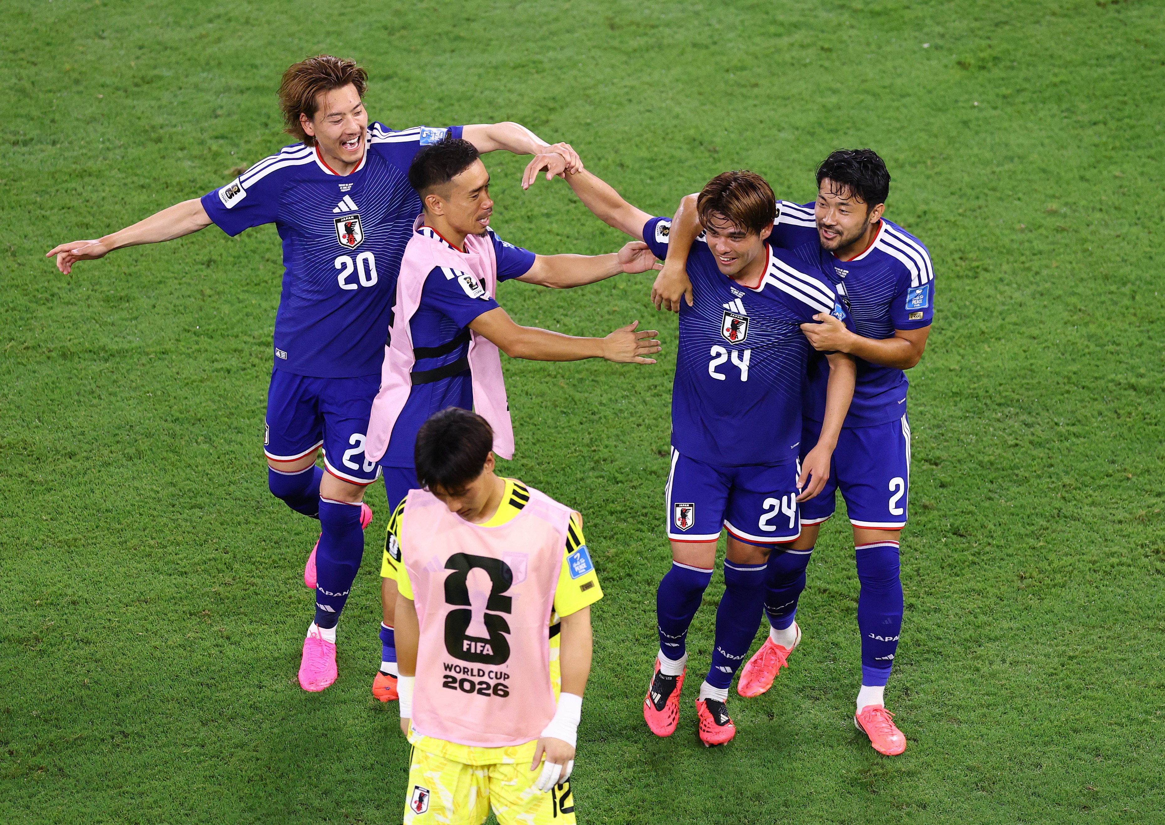 Nhat Ban nang ty so len 2-0 truoc Tunisia hinh anh