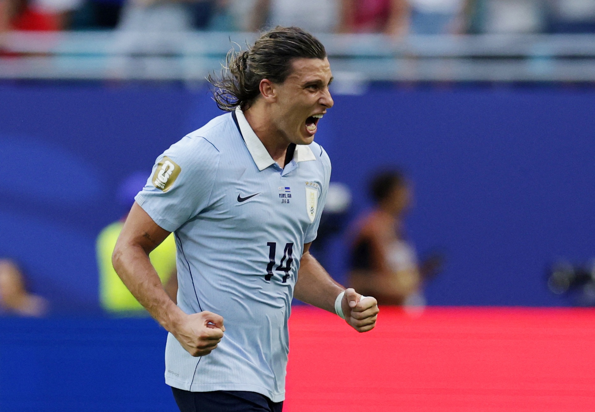 Uruguay nang ty so len 2-1 truoc Cape Verde hinh anh