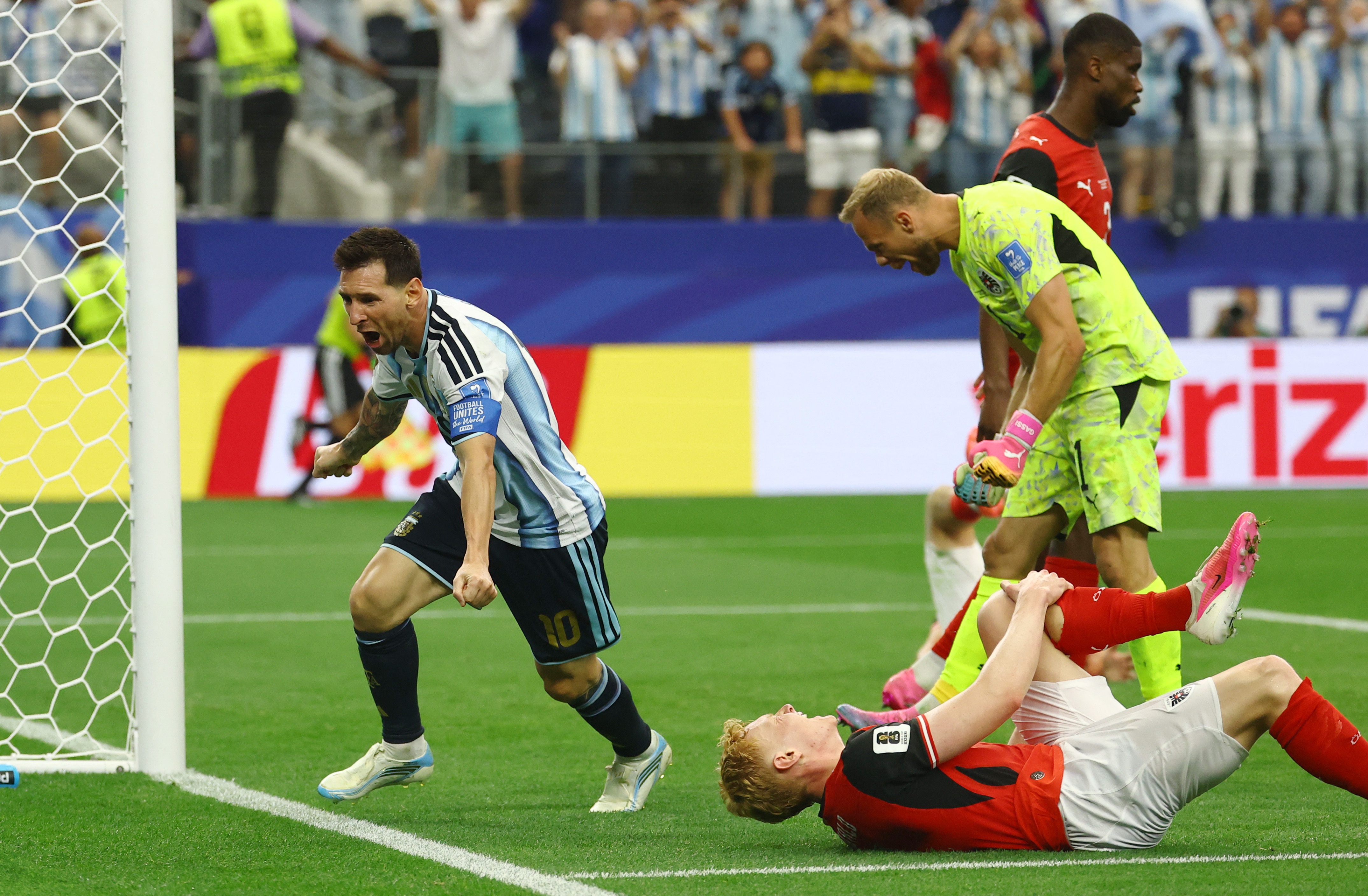 Messi hoan tat cu dup hinh anh