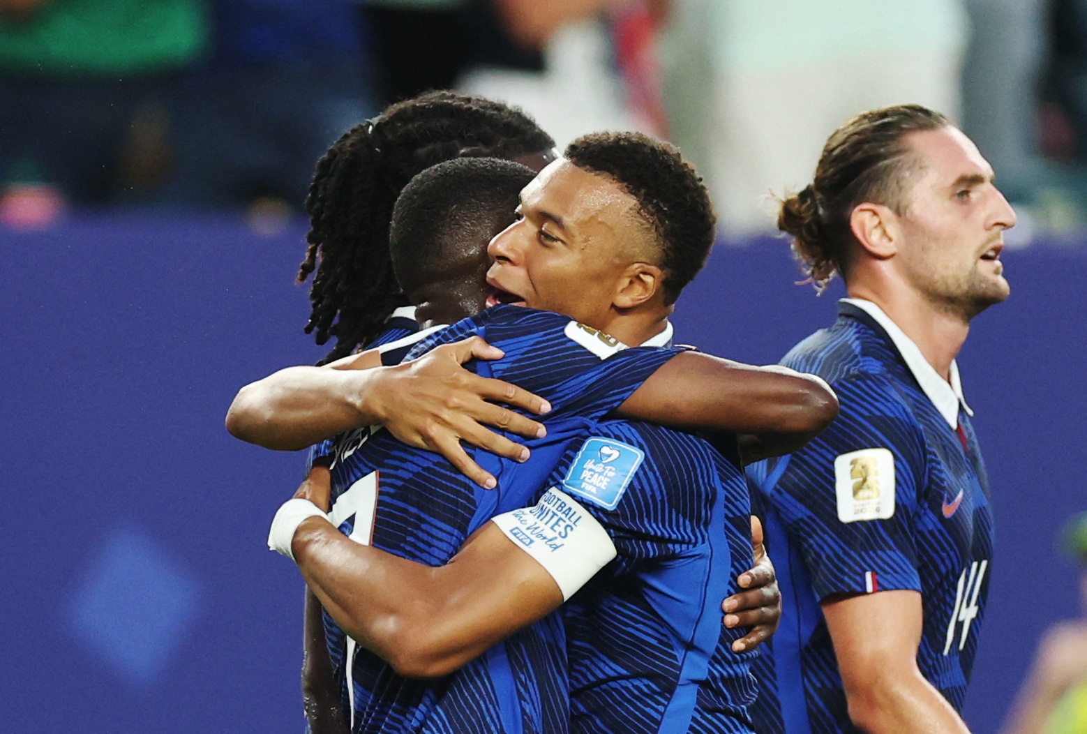 Mbappe tiep tuc toa sang, Phap vuot len dan truoc hinh anh