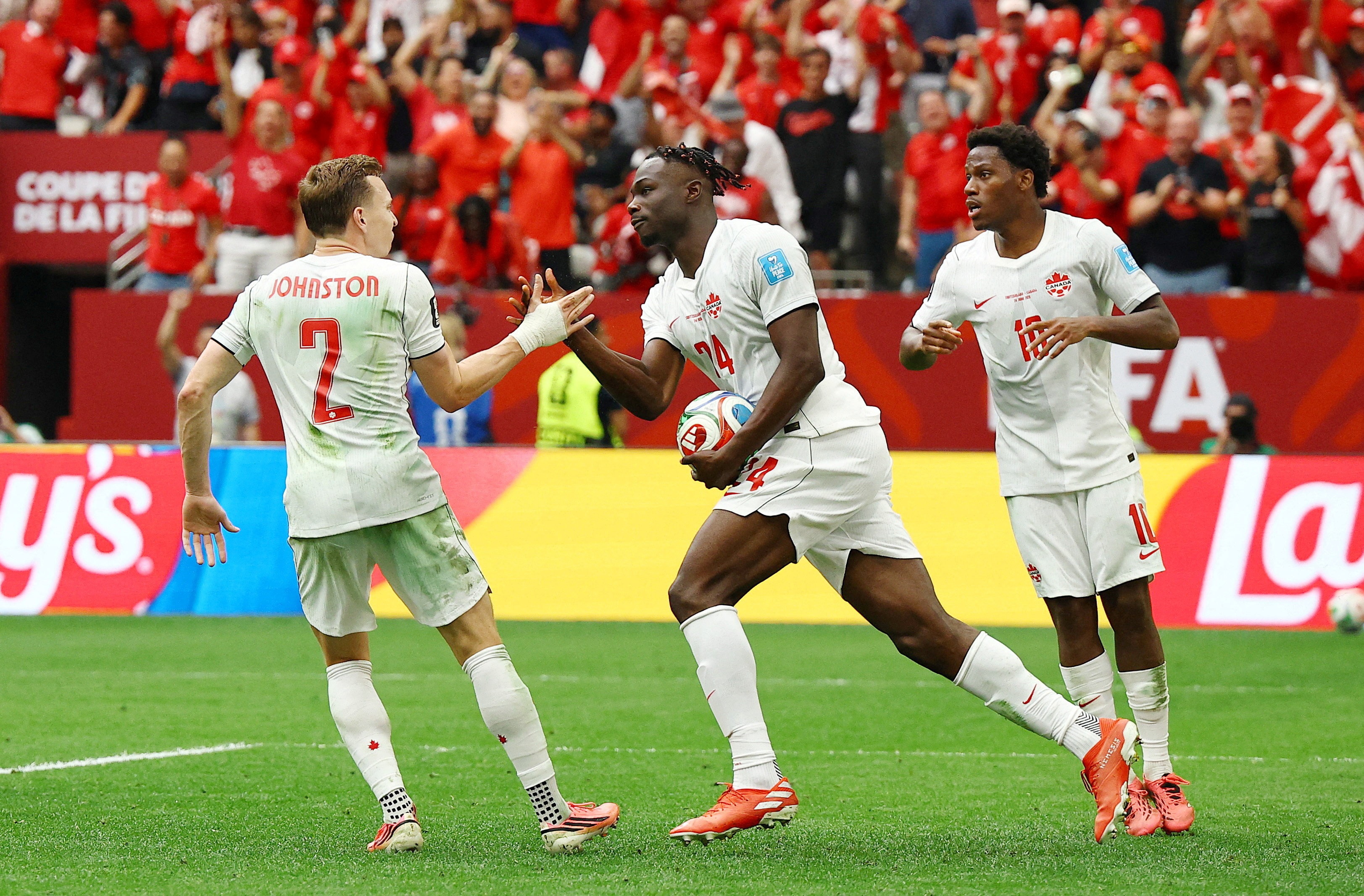 Canada rut ngan cach biet xuong con 1-2 hinh anh
