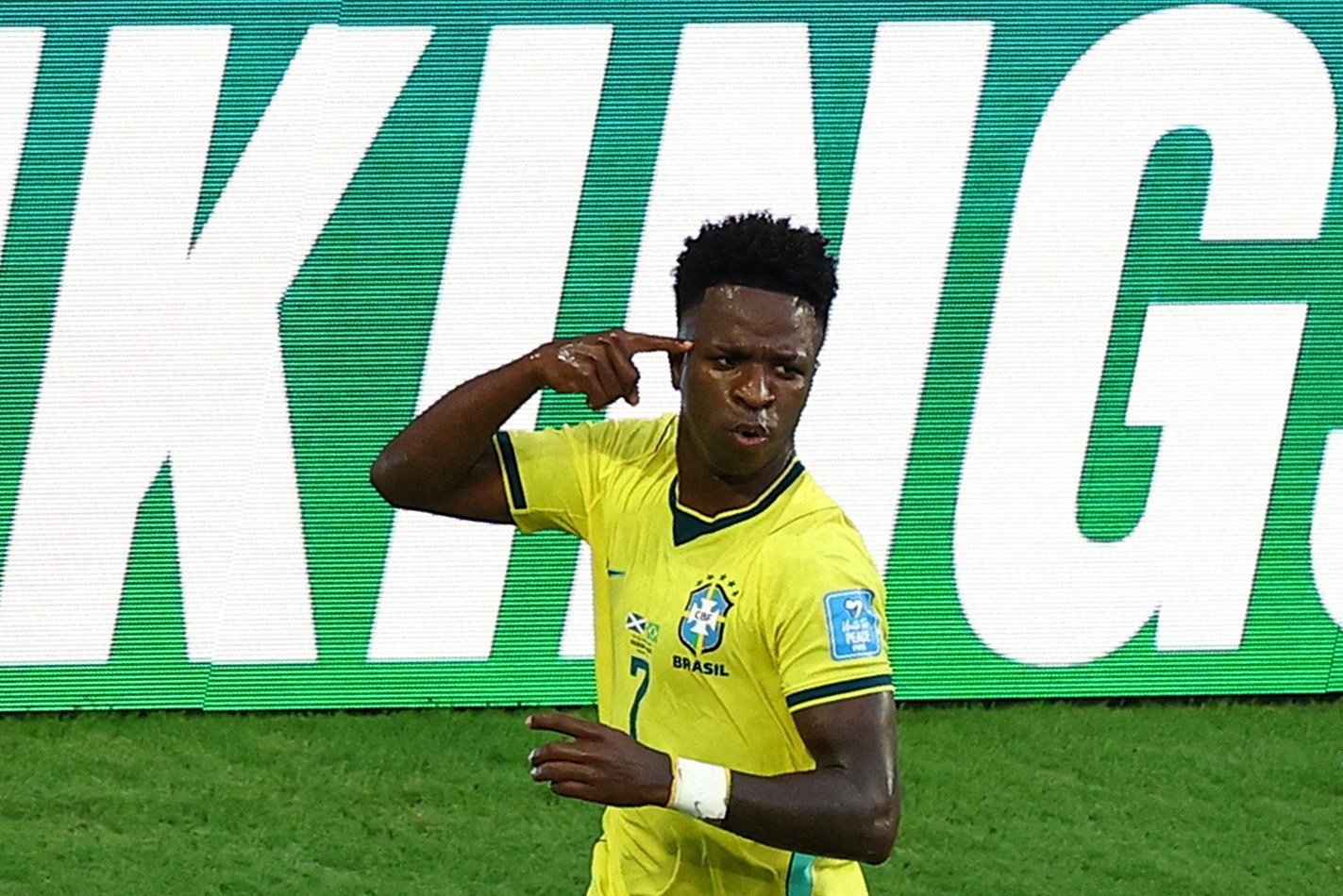 Brazil nang ty so len 2-0 hinh anh