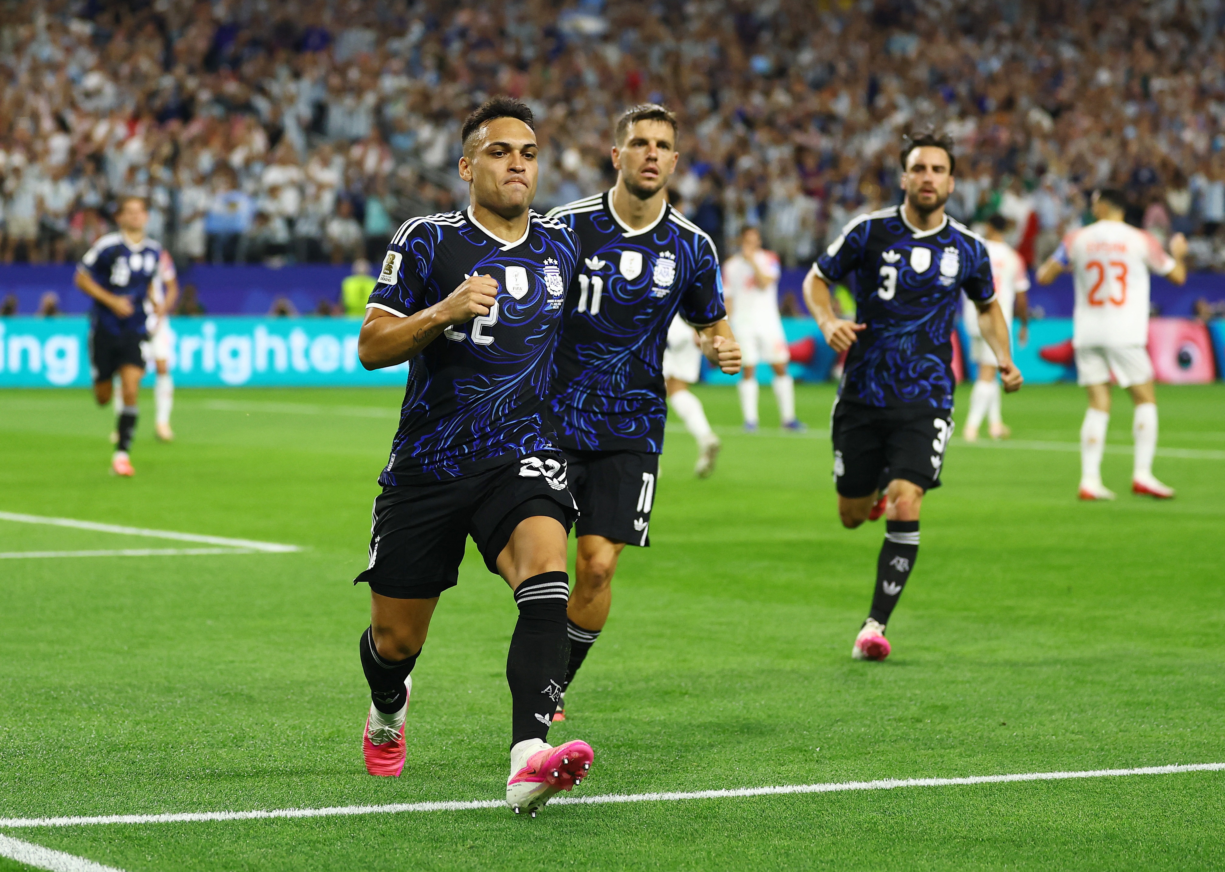 Argentina nang ty so len thanh 2-0 truoc Jordan hinh anh