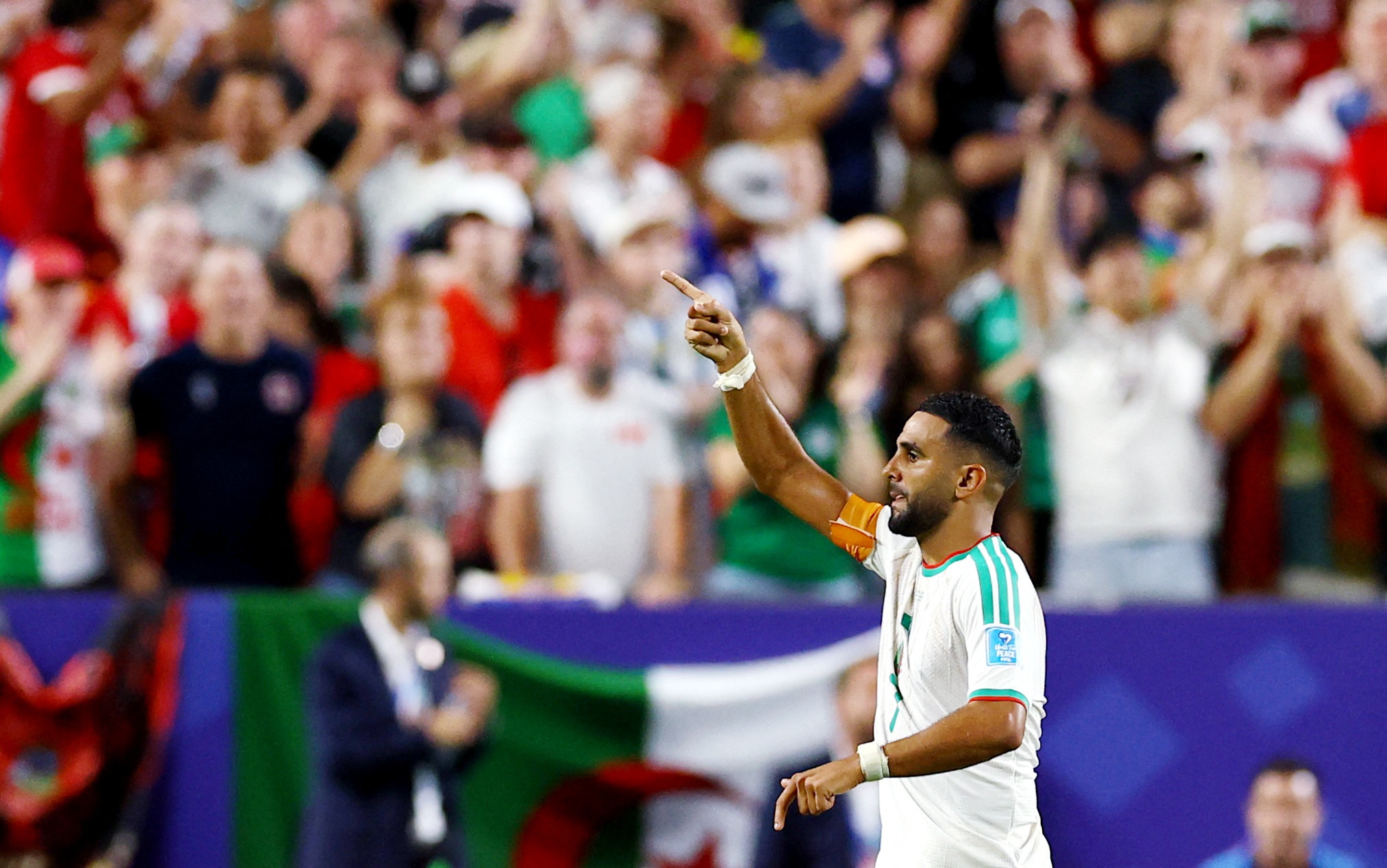 Mahrez tu hao khi chau Phi lap ky tich hinh anh