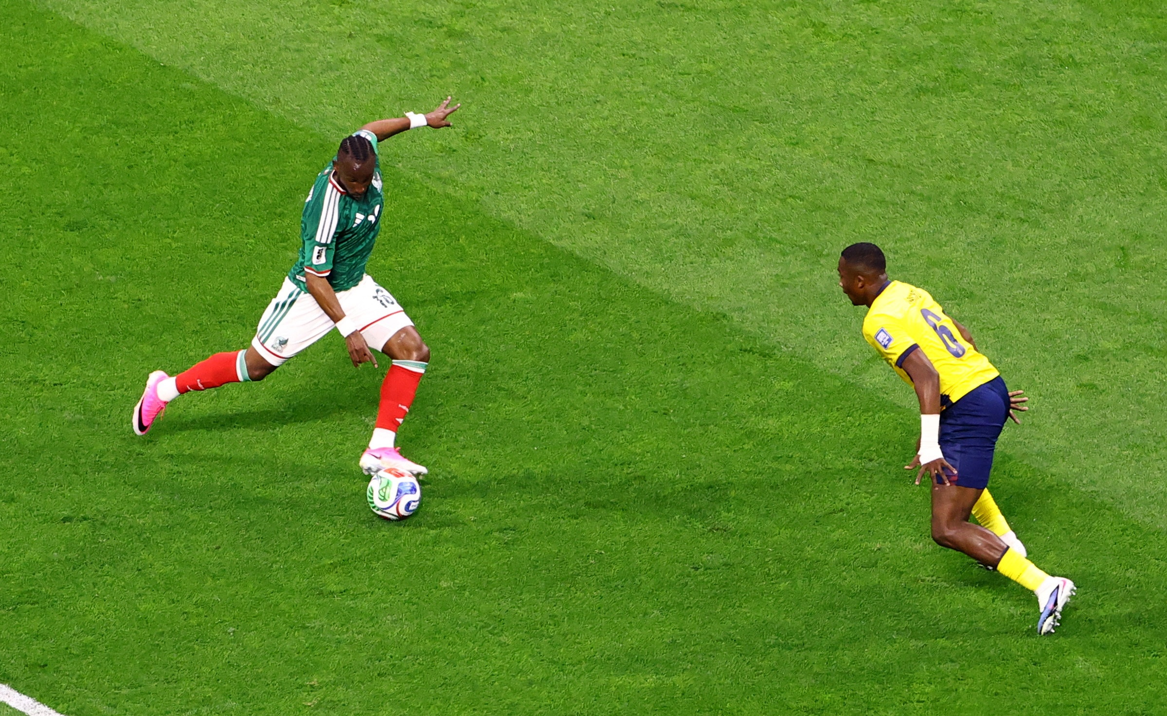 Mexico mo ty so 1-0 truoc Ecuador hinh anh