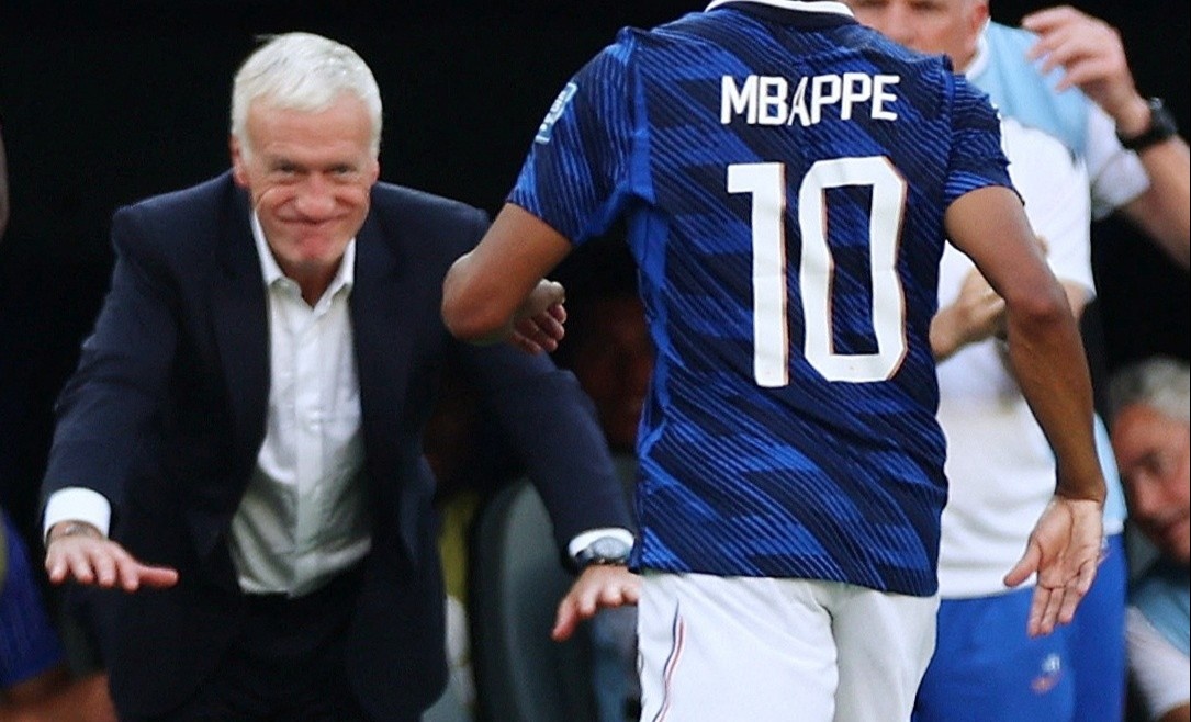 Cu chi cua Deschamps danh cho Mbappe gay sot hinh anh