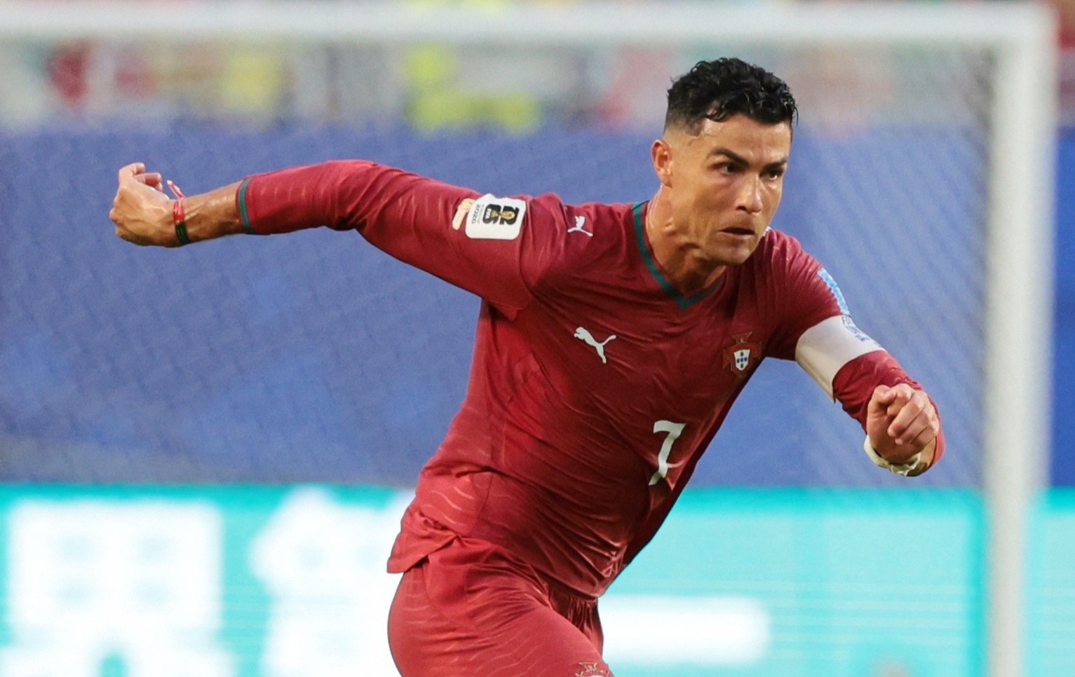 Nguoi ham mo Canada phat cuong vi Ronaldo va tuyen Bo Dao Nha hinh anh