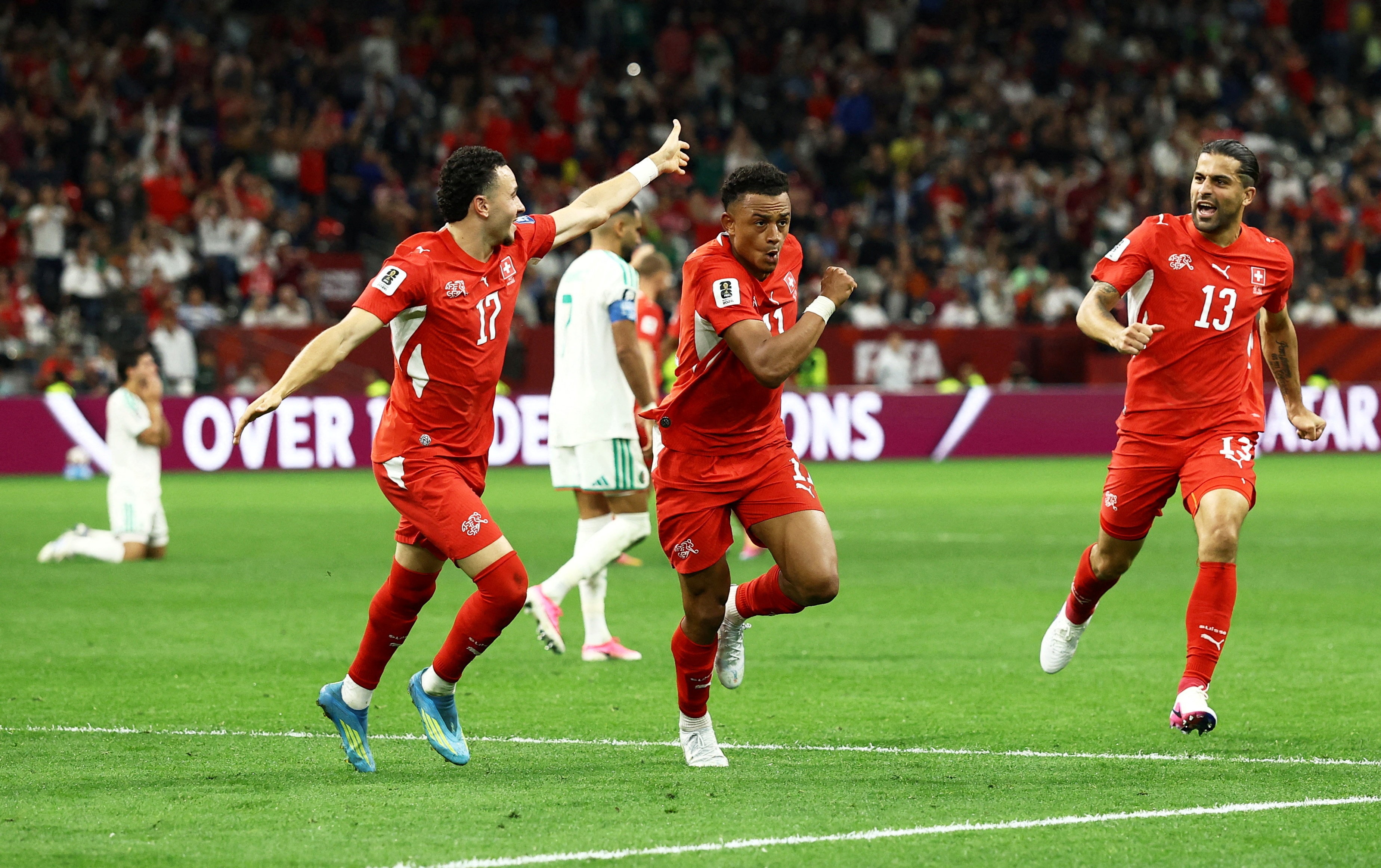 Thuy Si nang ty so len 2-0 truoc Algeria hinh anh