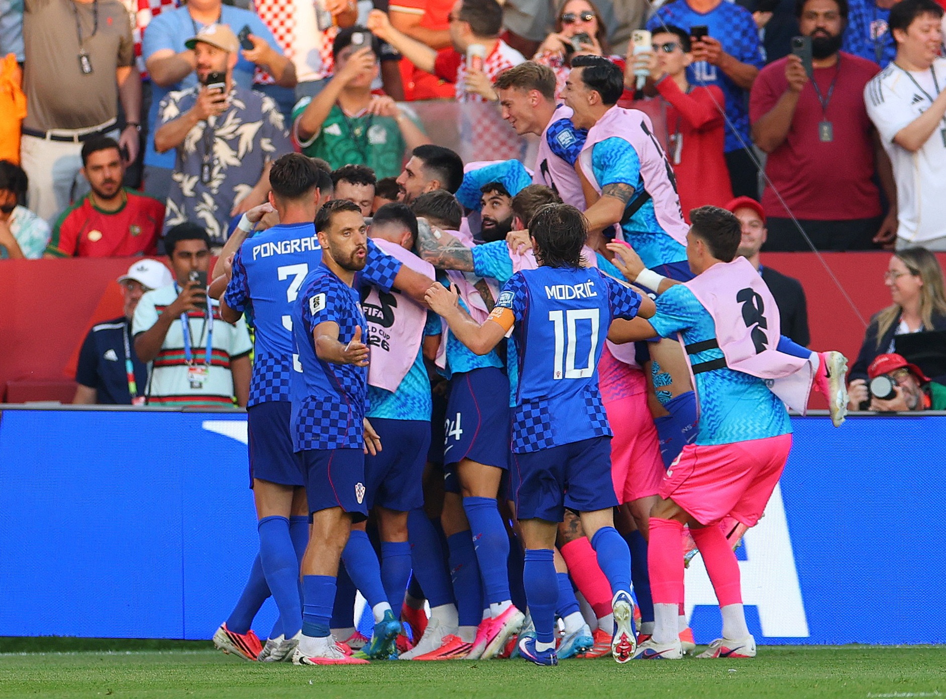Croatia mo ty so 1-0 truoc Bo Dao Nha hinh anh
