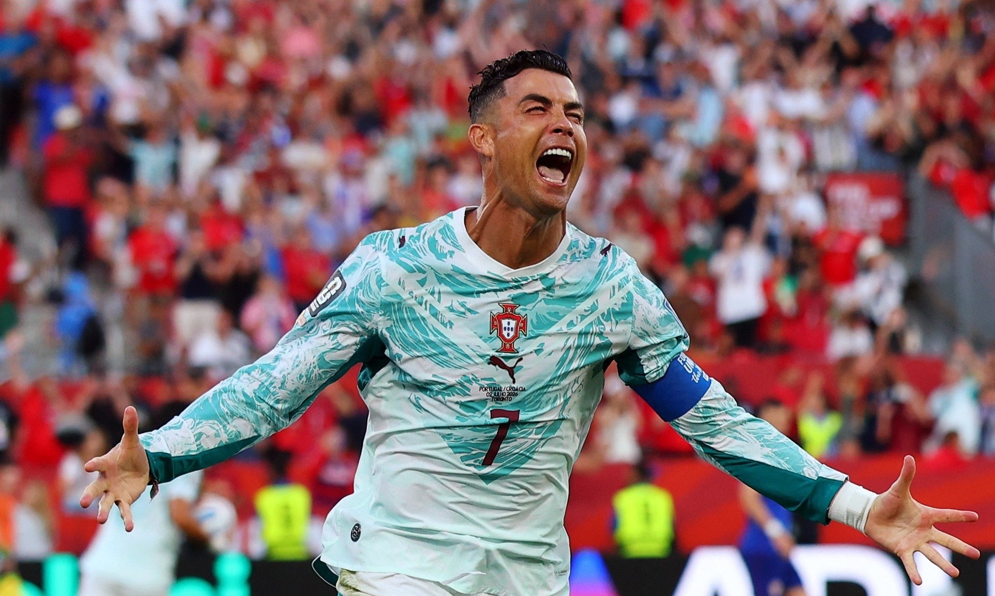 Ronaldo sut tung luoi Croatia go hoa 1-1 cho Bo Dao Nha hinh anh