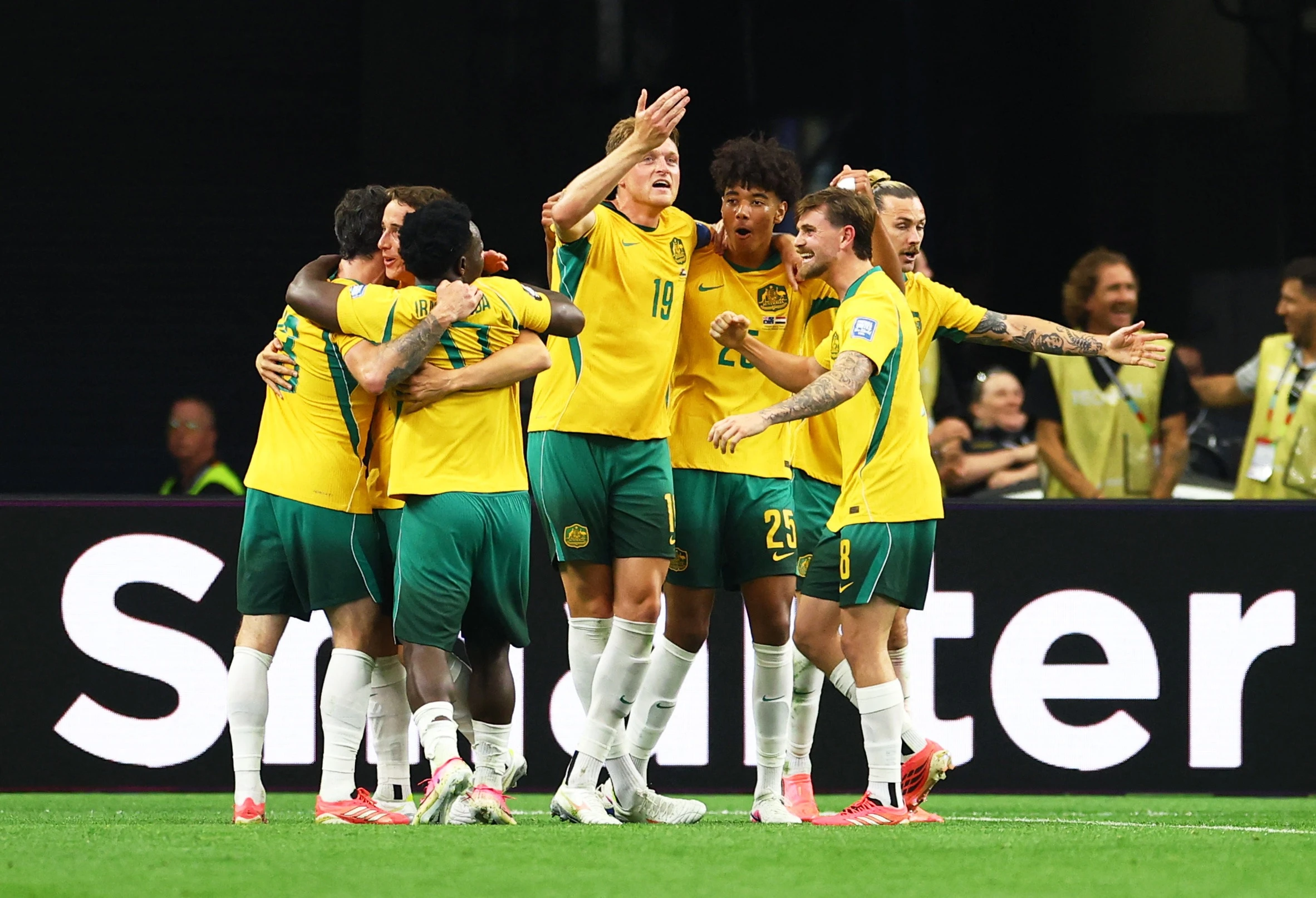 Australia can bang ty so 1-1 truoc Ai Cap hinh anh