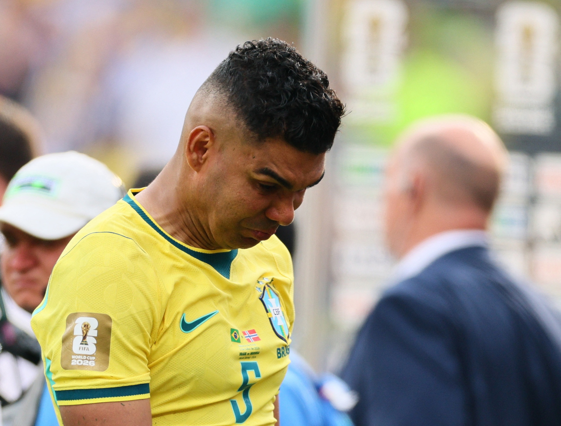 Casemiro khoc khi tra loi phong van hinh anh