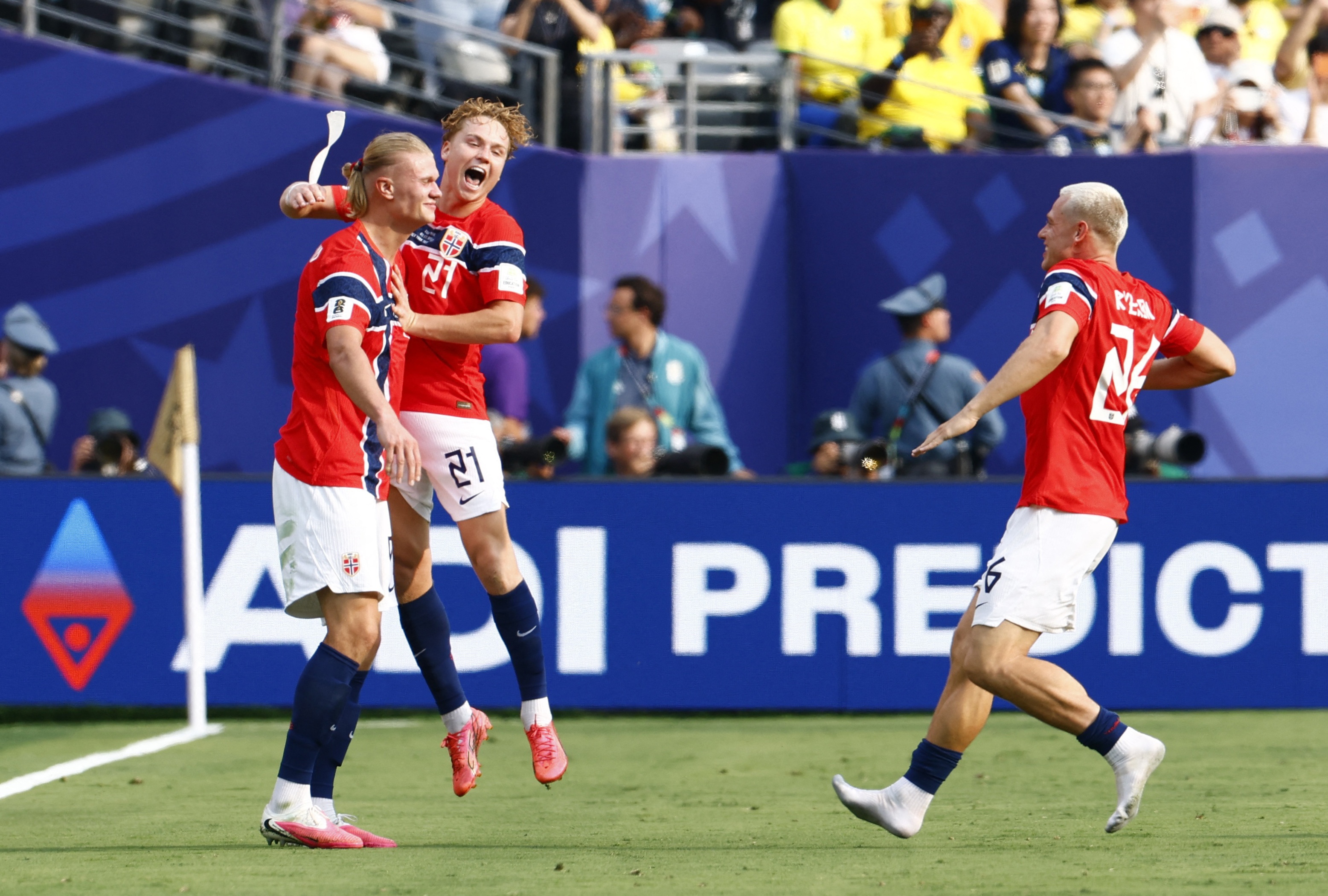 Na Uy nhan doi cach biet thanh 2-0 truoc Brazil hinh anh