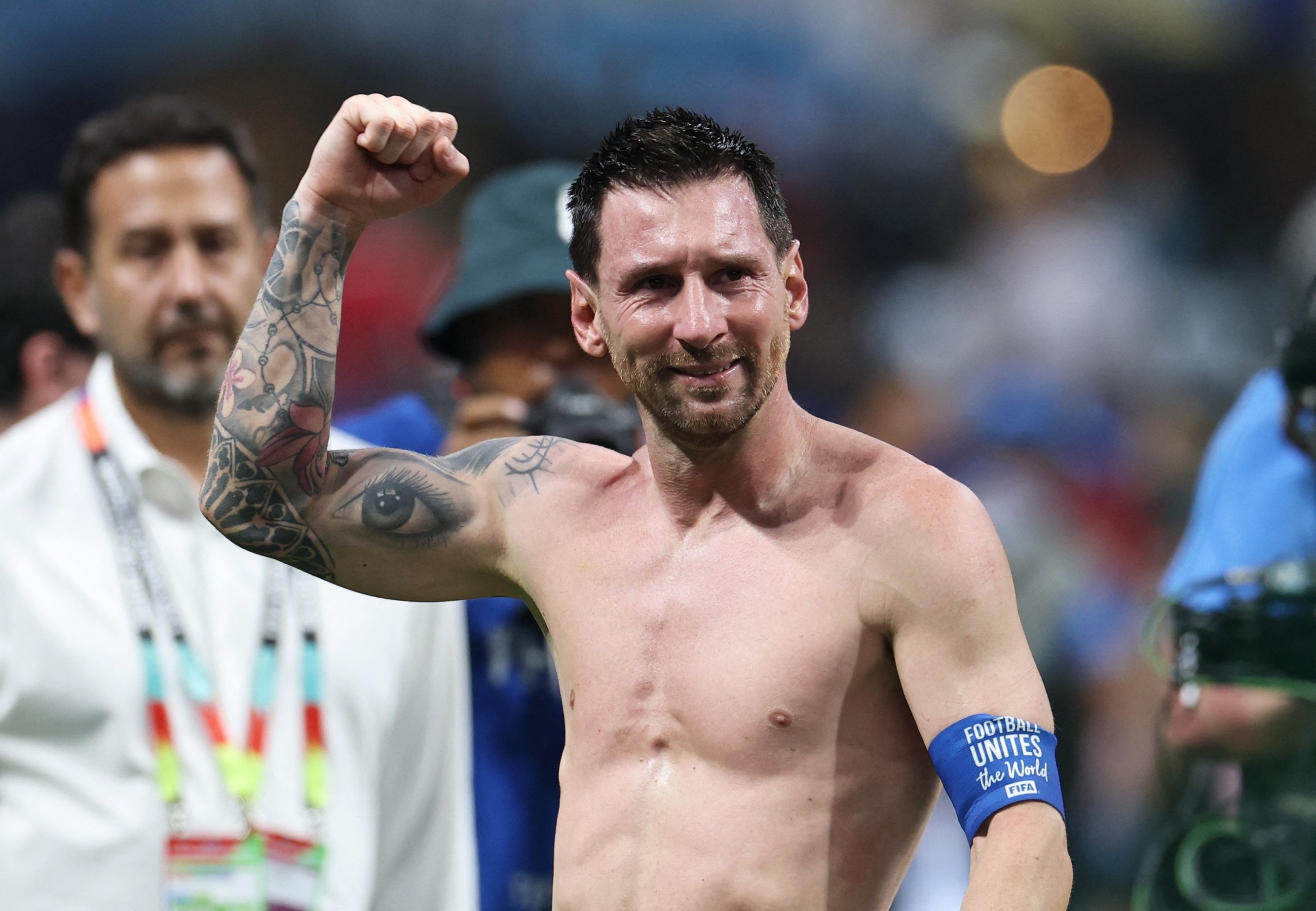 Khoanh khac Messi khoc hinh anh