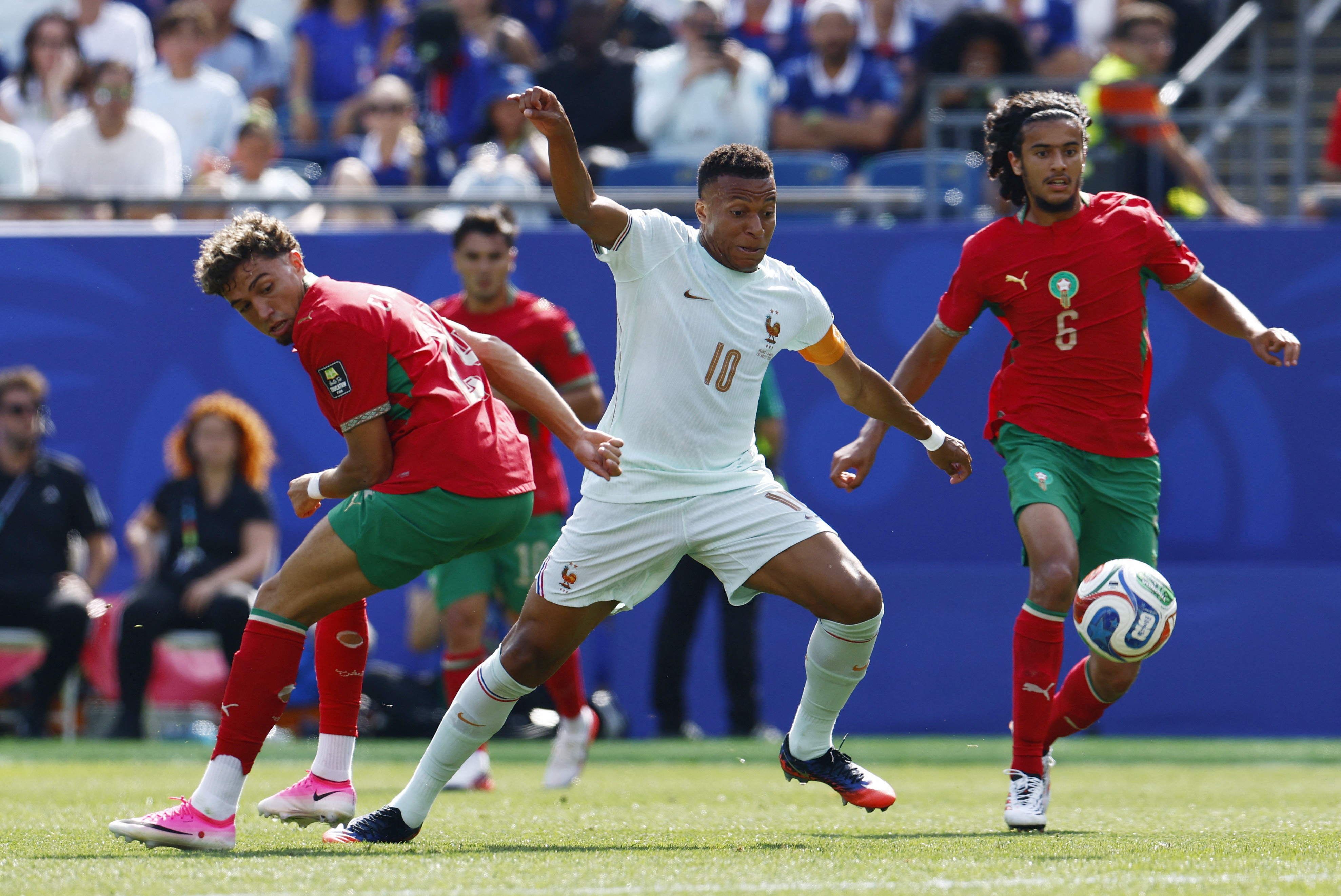 Mbappe qua xuat sac hinh anh