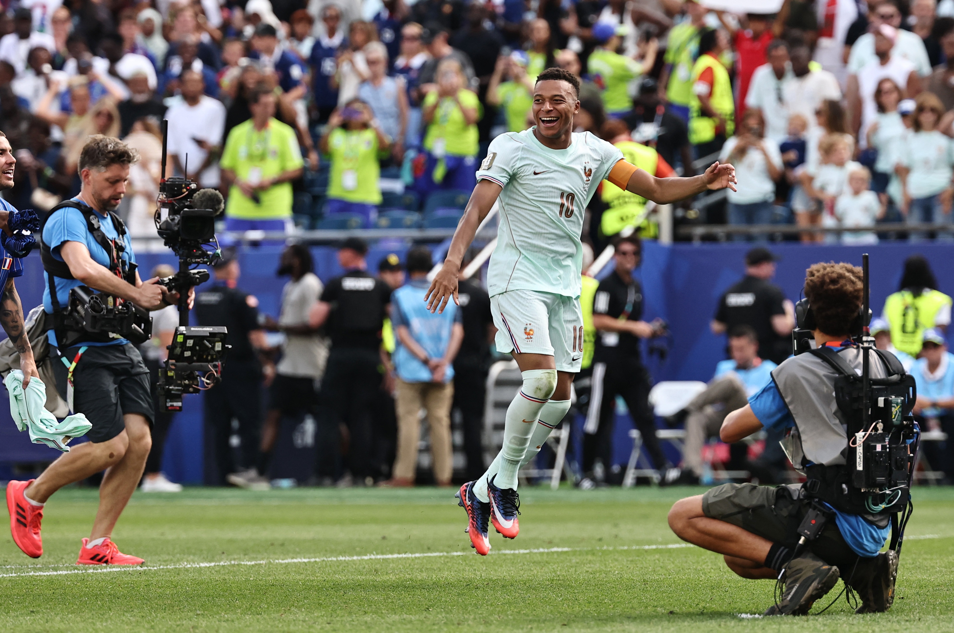 Highlights Phap 2-0 Morocco hinh anh