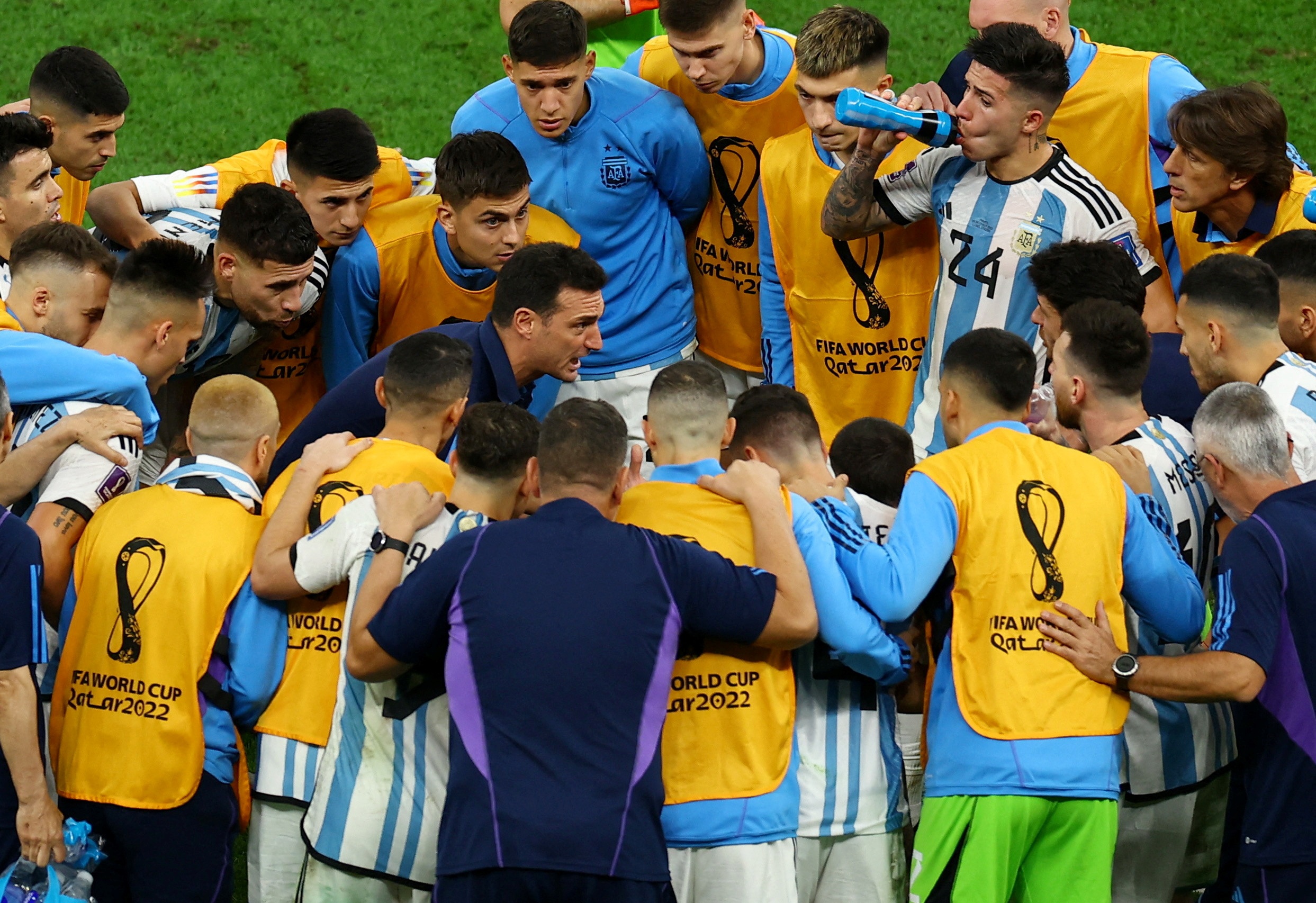 Bí quyết tiếp lửa của tuyển Argentina trước đại chiến Anh