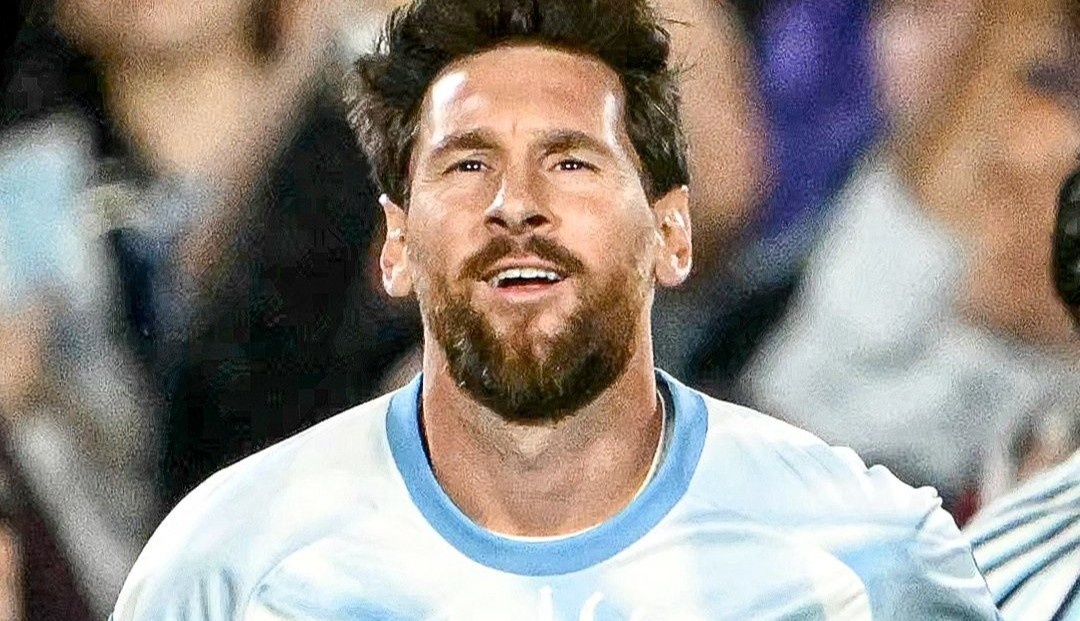 Messi khóc