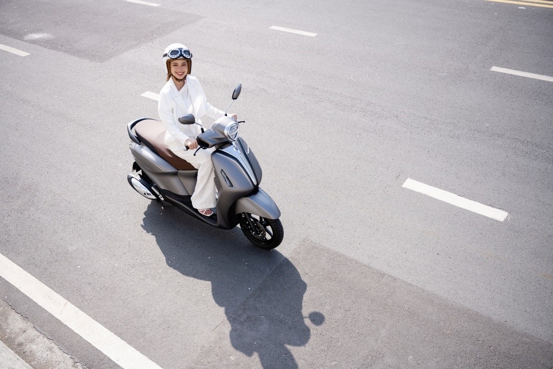 Han Hang lam moi ban than voi phong cach thanh lich va quyen ru hinh anh