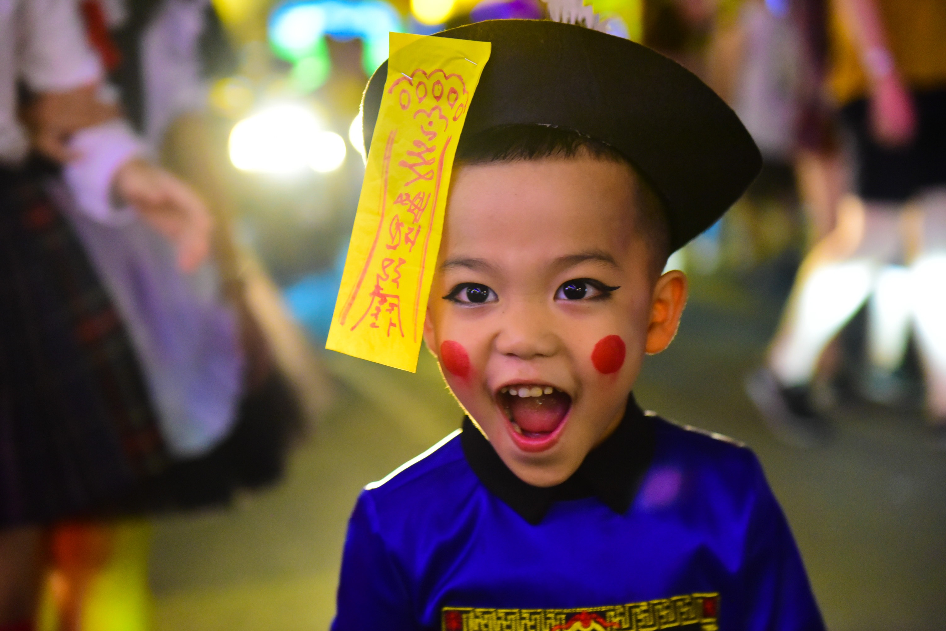 Nguoi Sai Gon hoa trang xuong pho Bui Vien anh 12