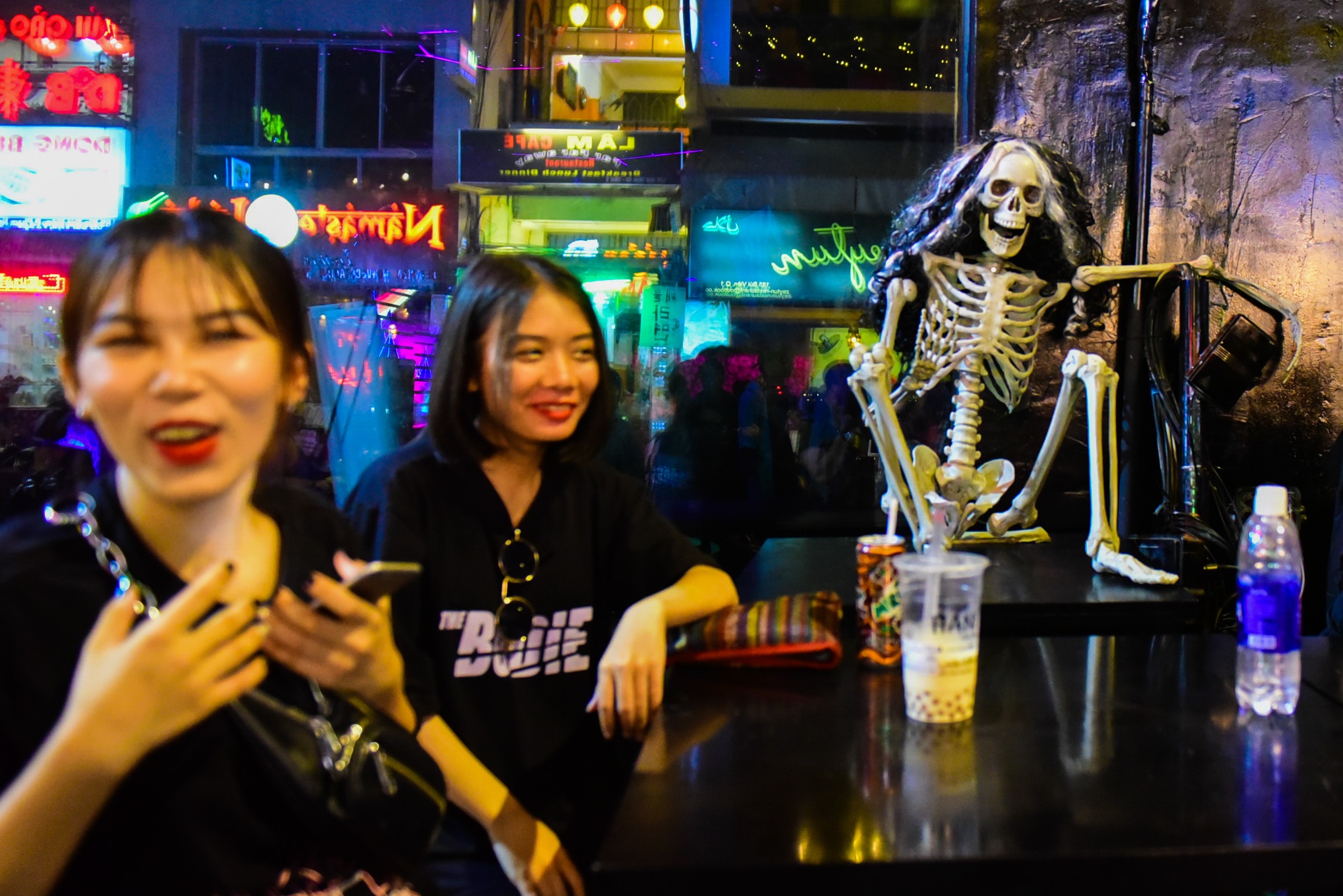 Nguoi Sai Gon hoa trang xuong pho Bui Vien anh 5