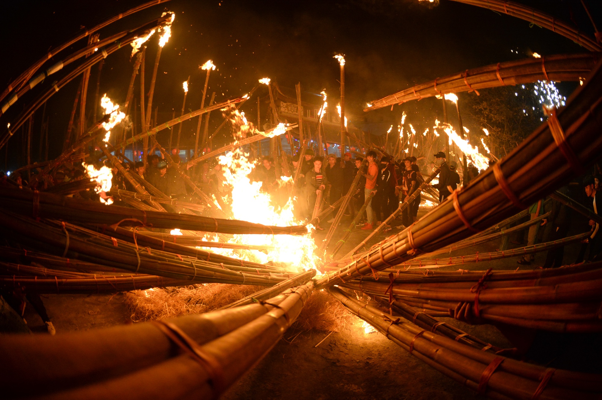 Lay lua giao thua o La Xuyen anh 1