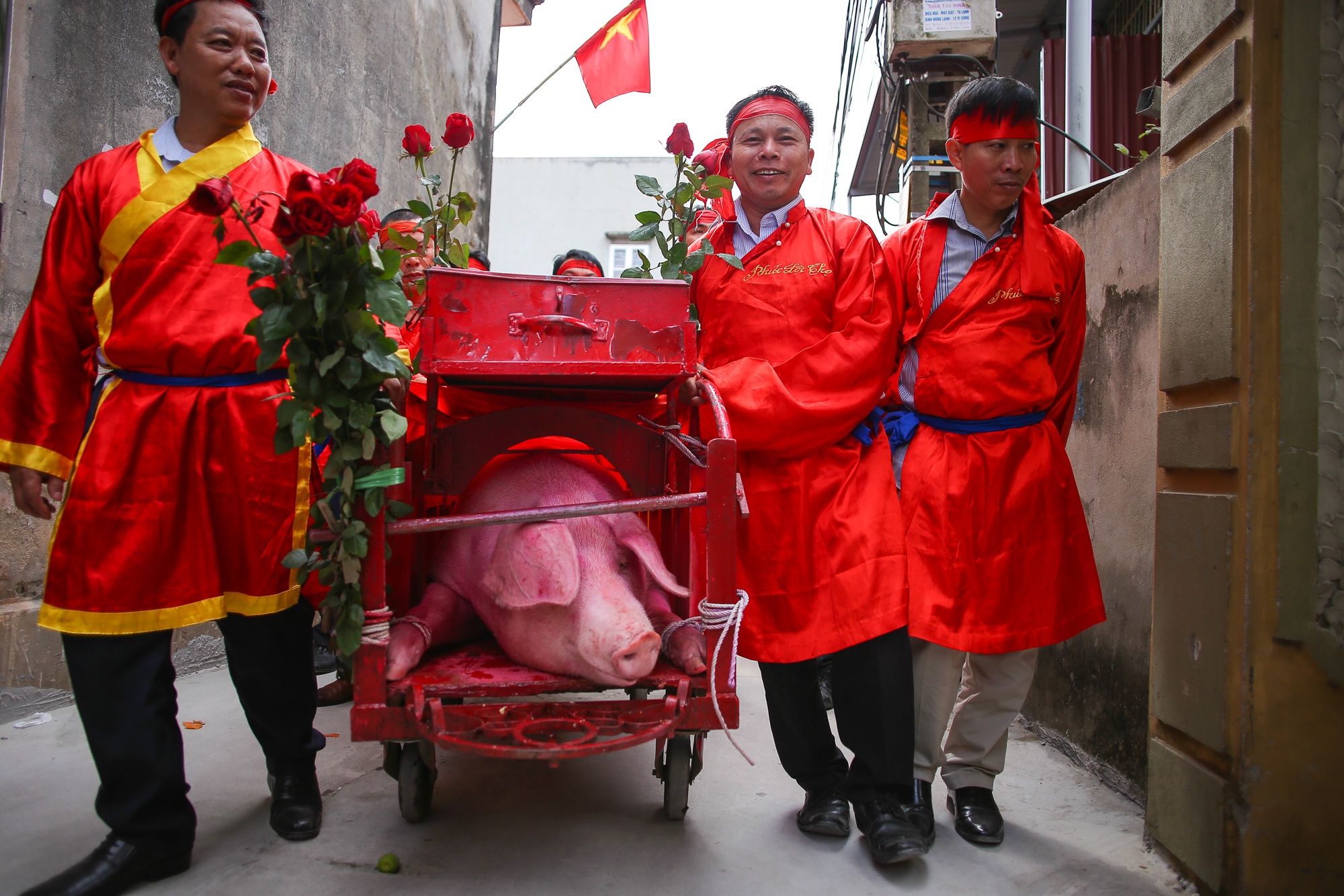 Nghi le chem lon lang Nem Thuong van dien ra kin dao hinh anh