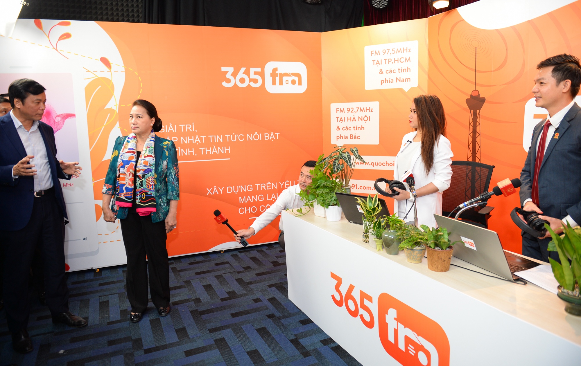 Chuong trinh phat thanh 365 FM Quoc Hoi anh 2