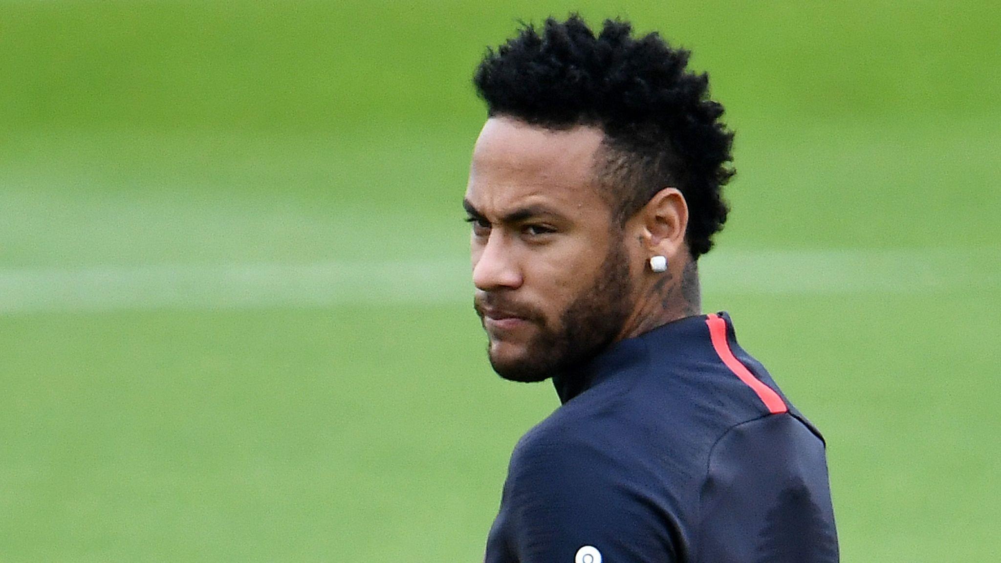 Neymar tro lai doi hinh PSG sau be boi chuyen nhuong hinh anh