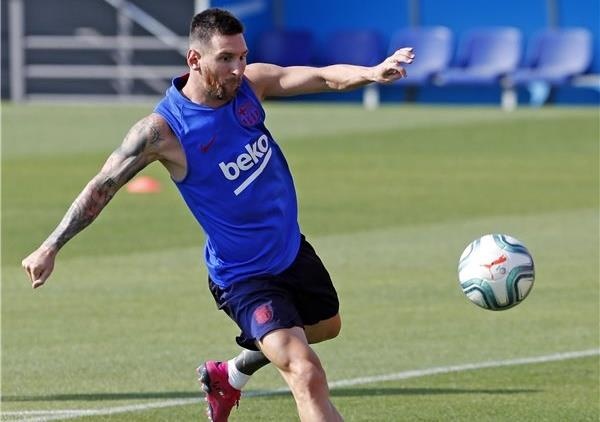 Messi tro lai doi hinh Barca dau Dortmund hinh anh