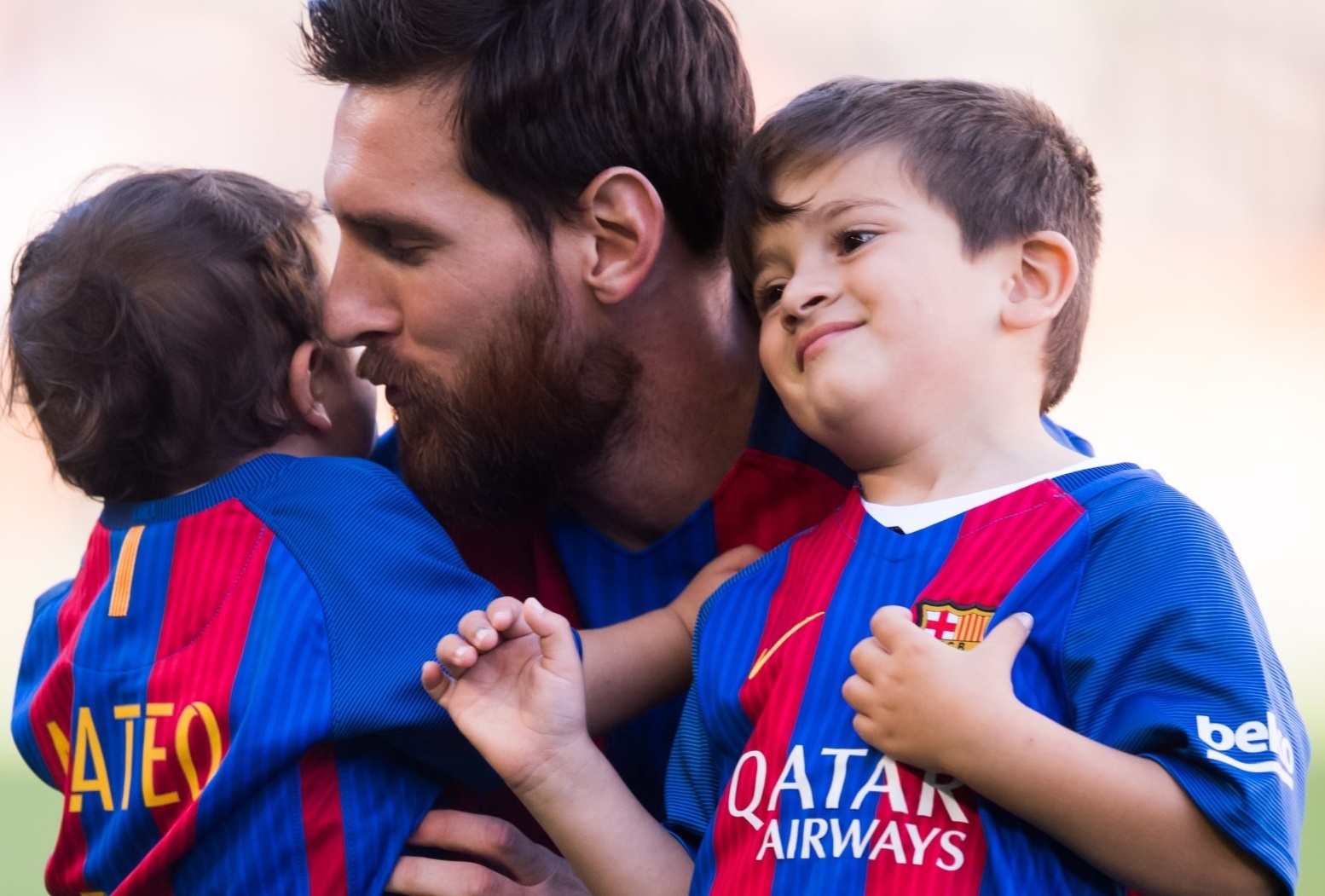 Con trai Messi ghi ban dau tien cho doi tre Barca hinh anh