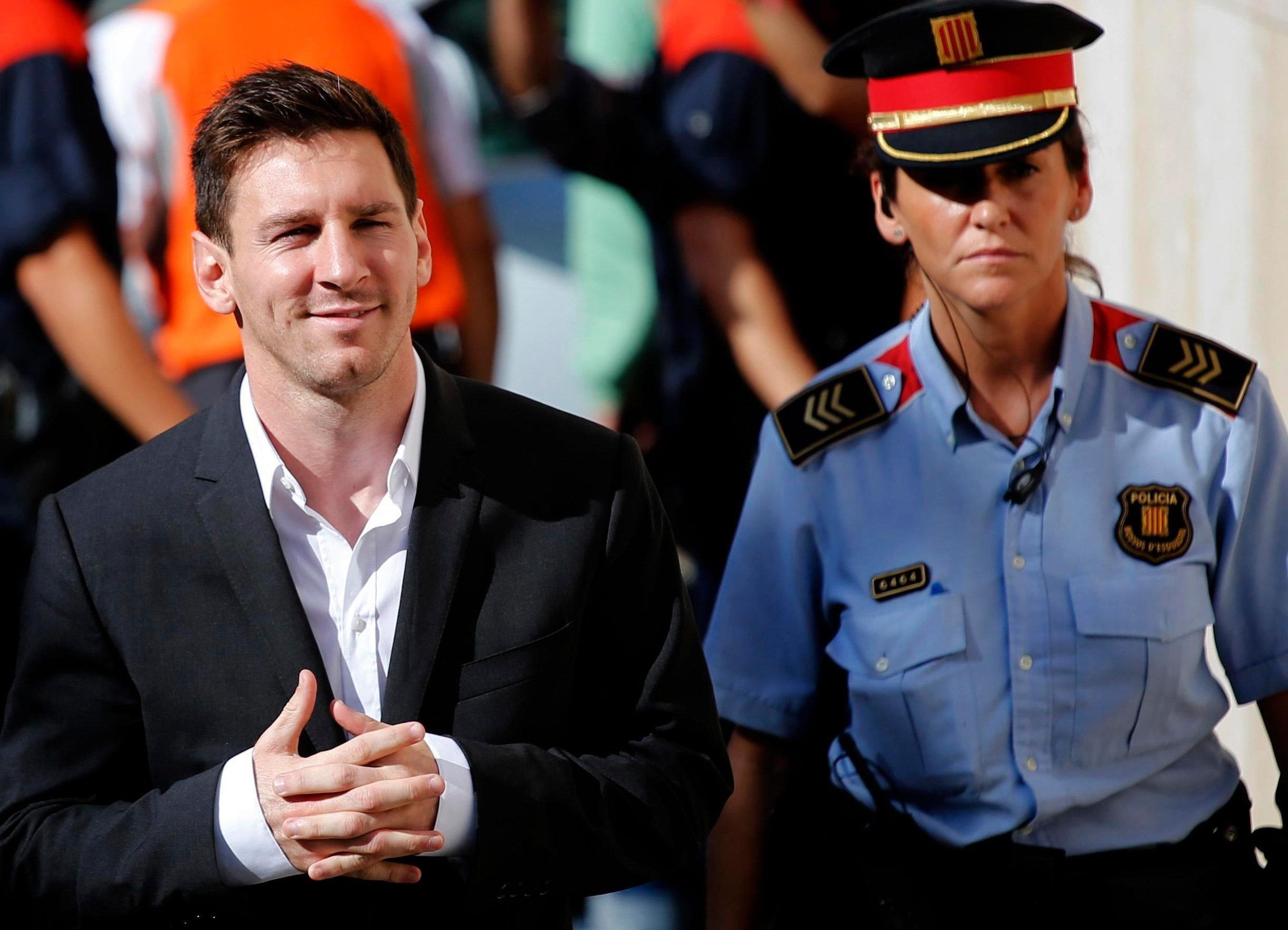 Messi roi Barca anh 3