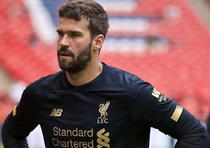 Liverpool se co Allison va Salah de dau MU hinh anh