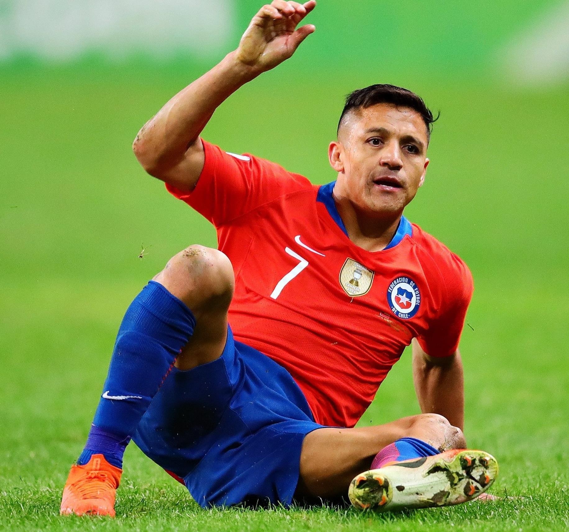 Sanchez co the len ban mo, doi mat nguy co nghi het nam hinh anh