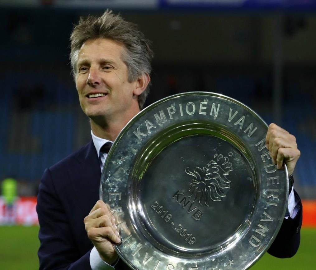 Van der Sar up mo kha nang tro lai MU hinh anh