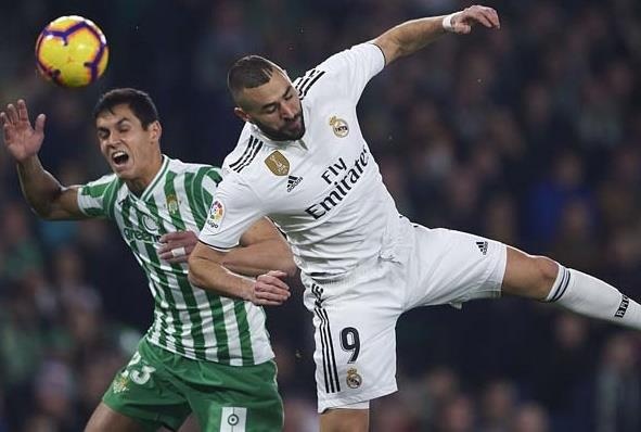 VAR khien Real mat 4 diem trong cuoc dua voi Barca hinh anh