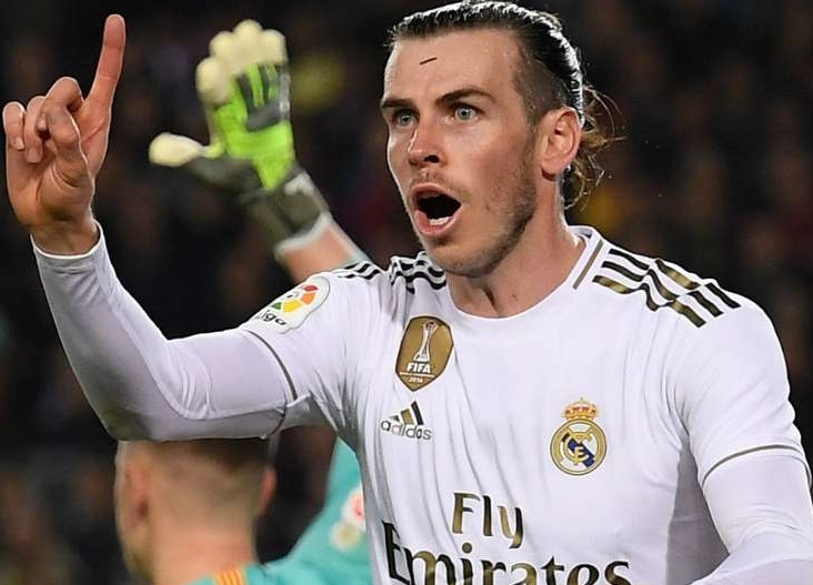 Bale bi chi trich vi uu tien golf hon bong da hinh anh