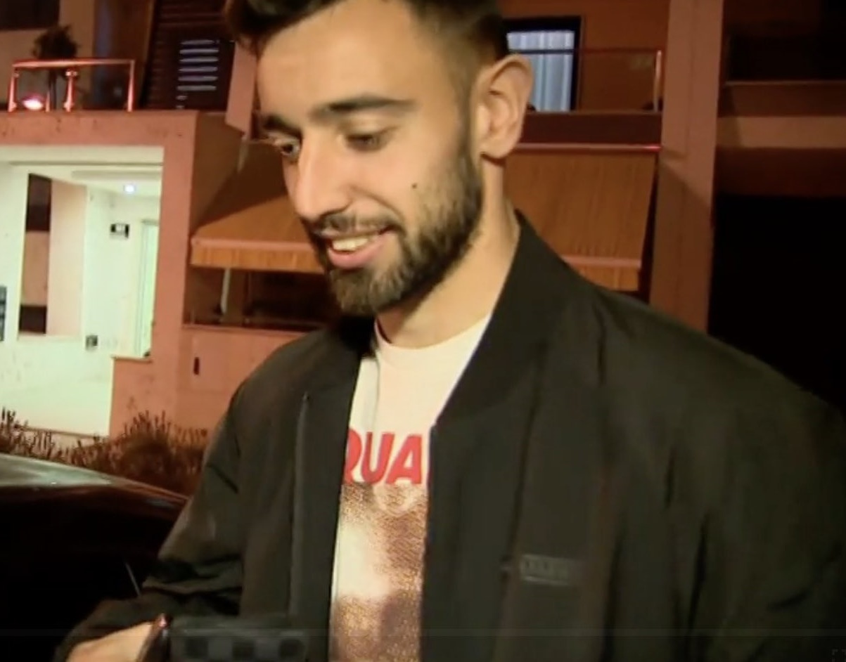 Bruno Fernandes den san tap MU kiem tra y te hinh anh