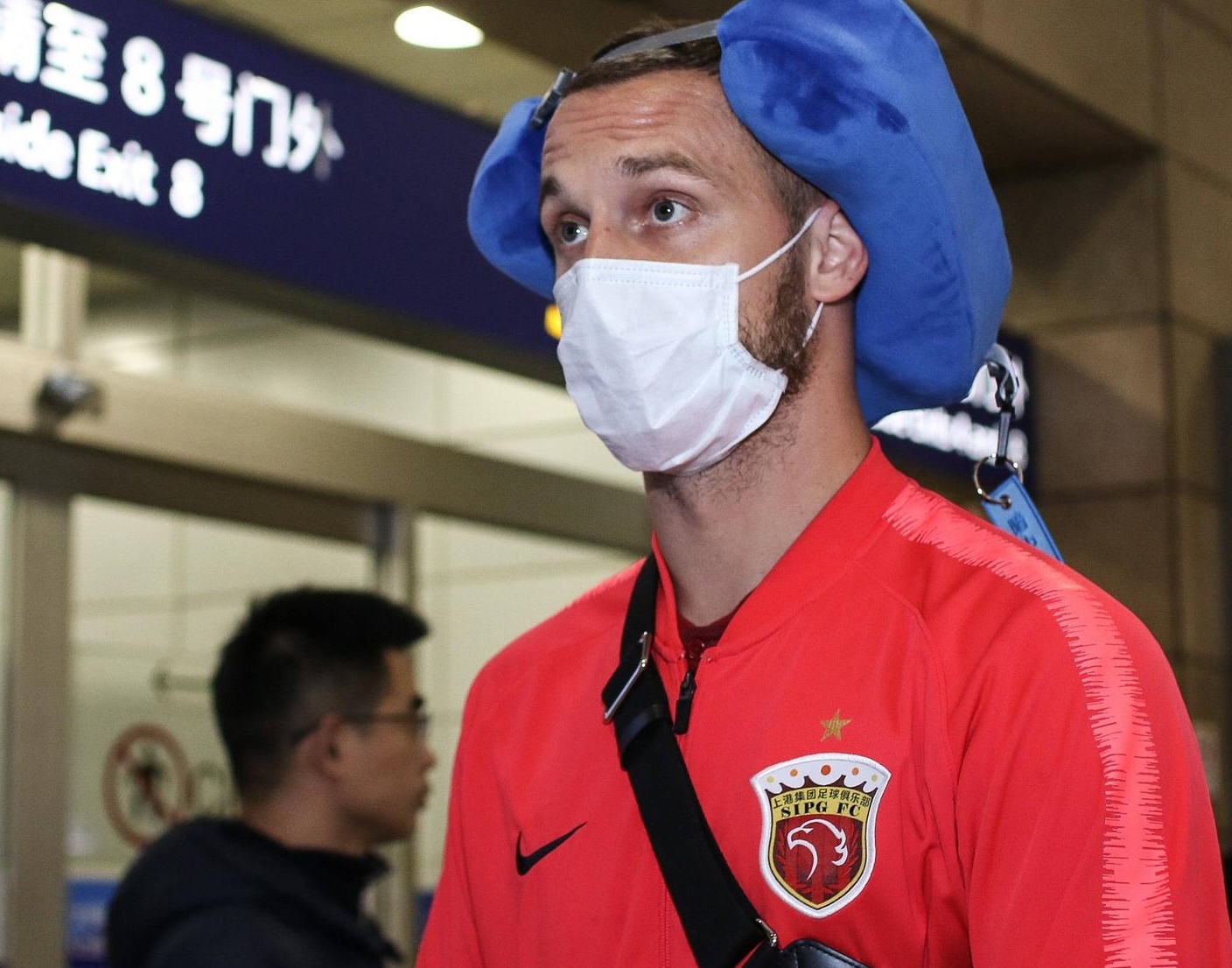 Bong da chau A trong tam bao virus corona hinh anh