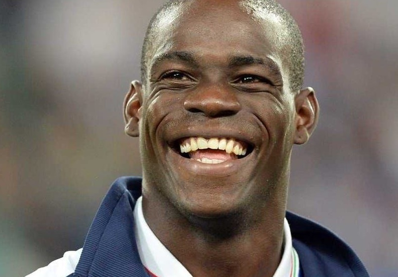Balotelli tiet lo su that ve vu tu dot nha nam 2011 hinh anh
