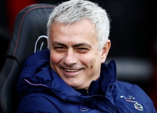 HLV Mourinho choc gian co dong vien MU hinh anh