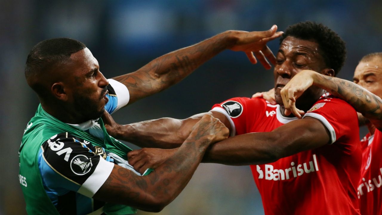 8 the do xuat hien trong tran cau bao luc o Copa Libertadores hinh anh