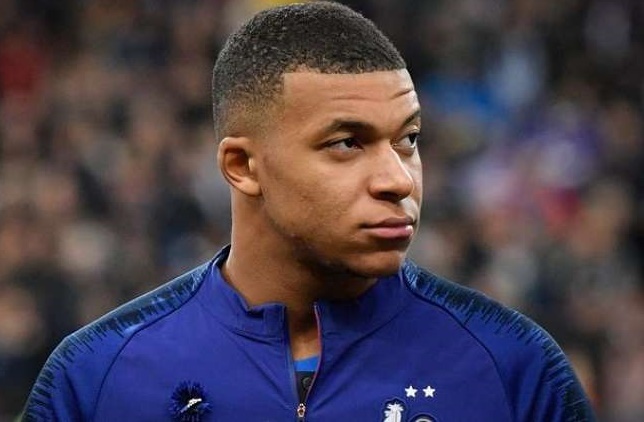Mbappe gay tranh cai khi du Olympics 2020 hinh anh