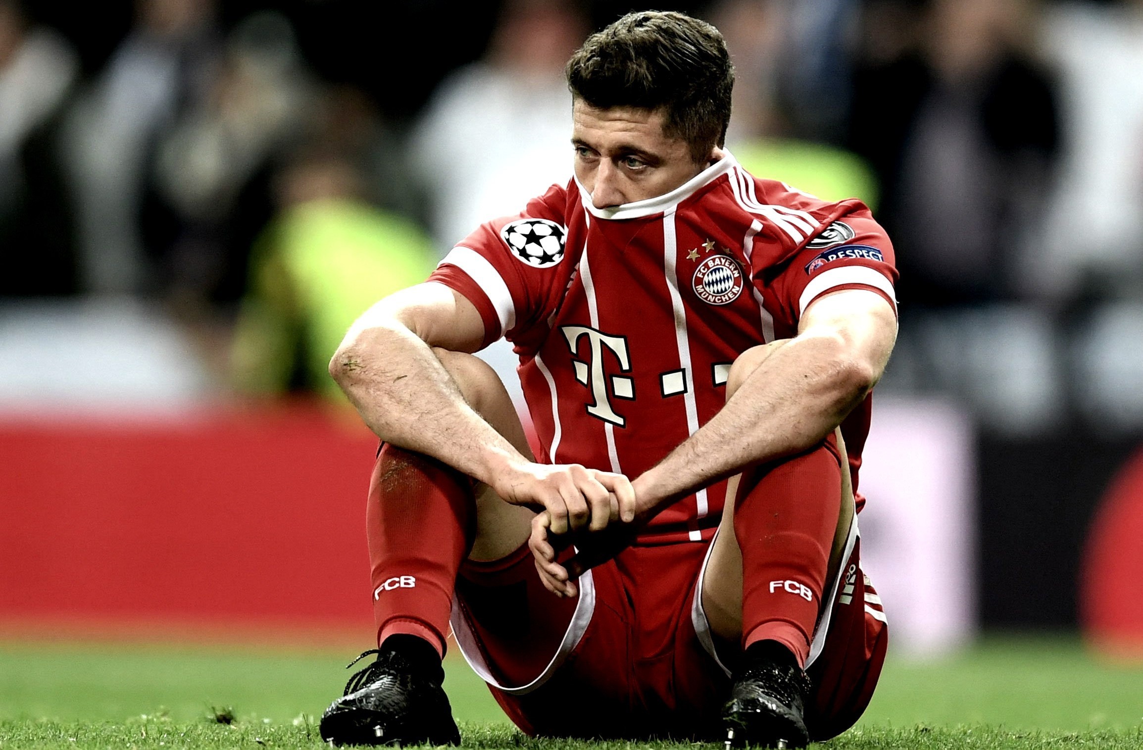 Su hon loan tu khan dai dang thu thach bong da Duc hinh anh