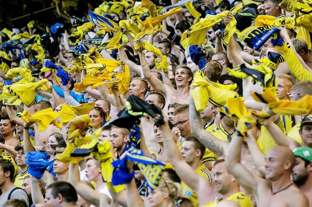 virus corona bong da anh 2