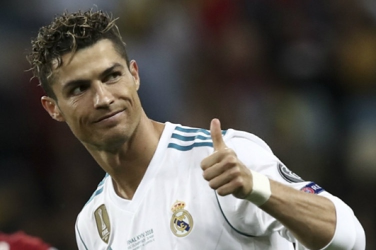 Kroos tiet lo bi mat san ban cua Ronaldo hinh anh