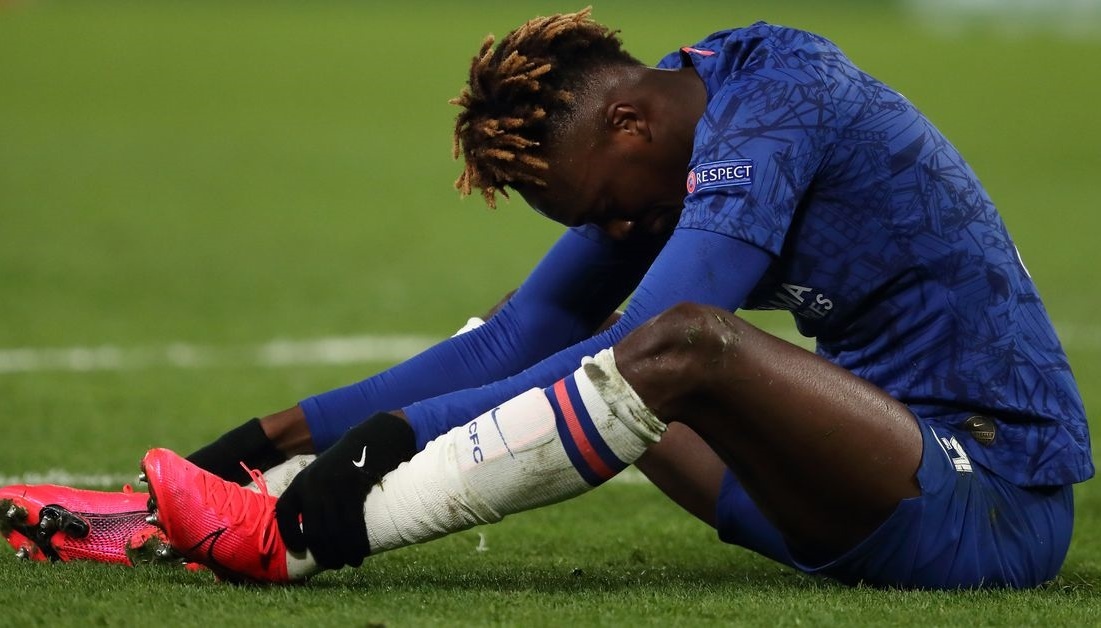 Chelsea huy tap vi cau thu nghi nhiem benh hinh anh