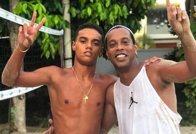 Quy tu cua Ronaldinho xay giac mo tu ngoi nha 'Ro beo' hinh anh