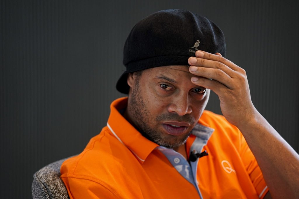 Ronaldinho duong tinh voi nCoV hinh anh