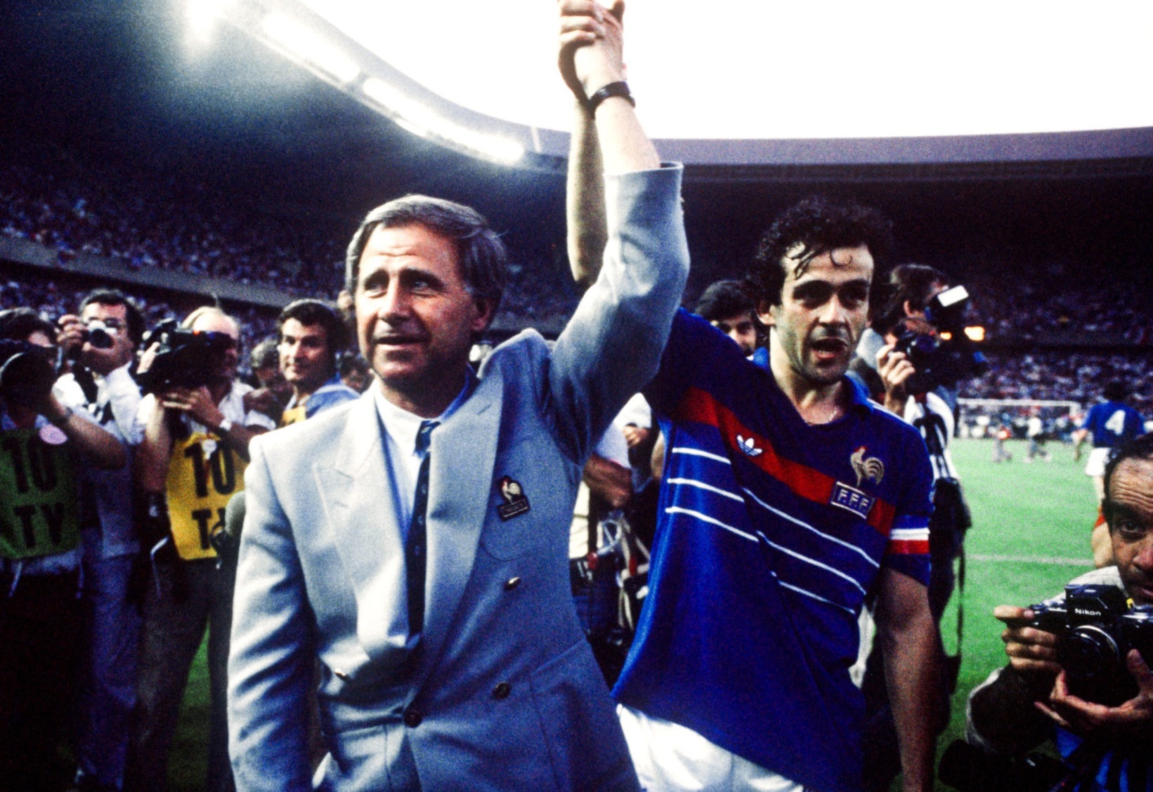 Vinh biet vi HLV lang man nhat cua bong da Phap hinh anh